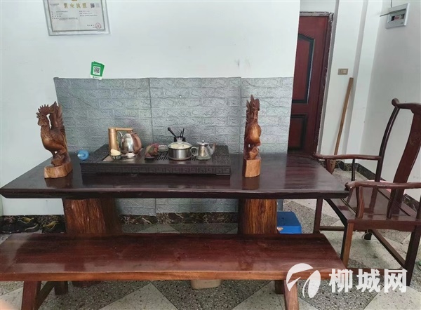 黃花梨茶桌原價(jià)6800現(xiàn)在秒殺3000送茶具，金雞一對(duì)送太歲椅一張